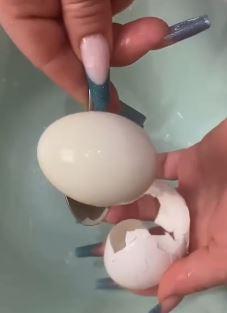 как почистить вареное яйцо